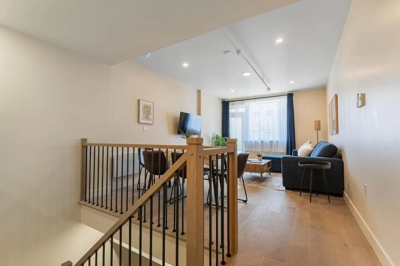 2Br Downtown Suite With Balcony Montreal Canada