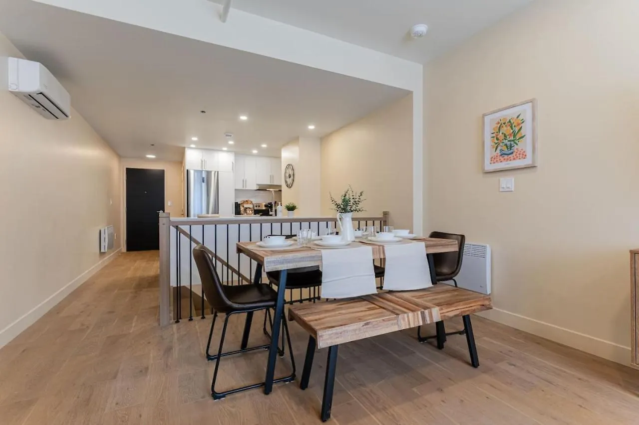 2Br Downtown Suite With Balcony Montreal Apartment