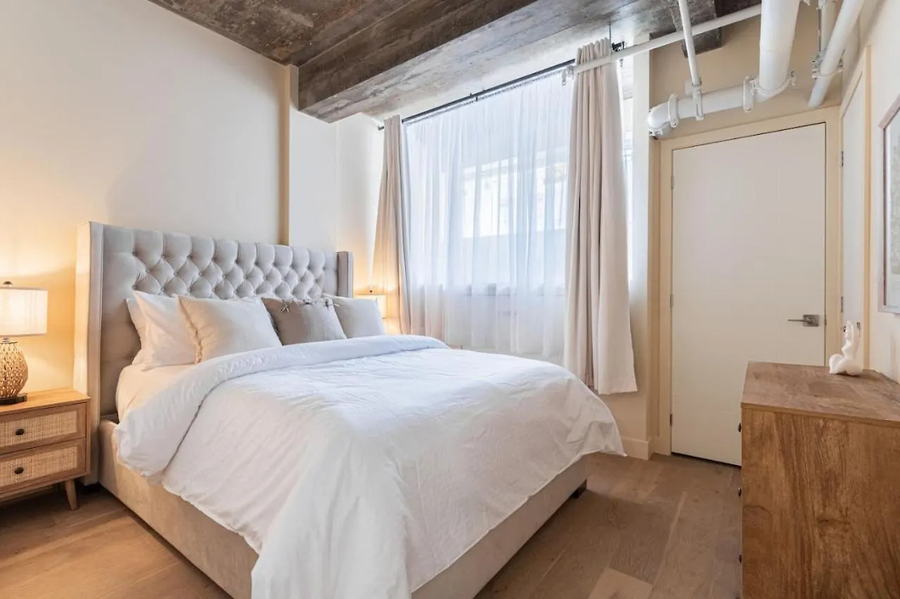 2Br Downtown Suite With Balcony Montreal 0*,  Canada
